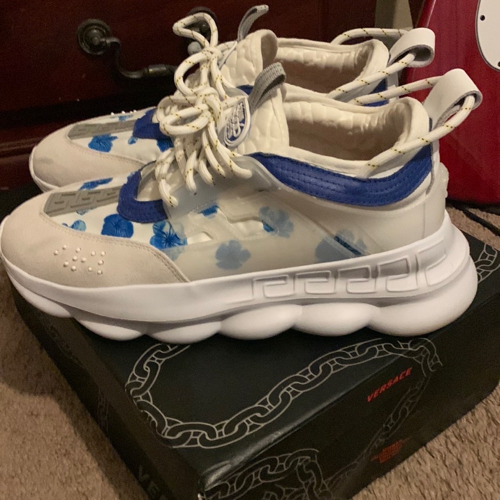 Versace chain reaction